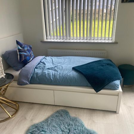 Room With Free Parking Wifi, Town Centre High Wycombe Exterior photo